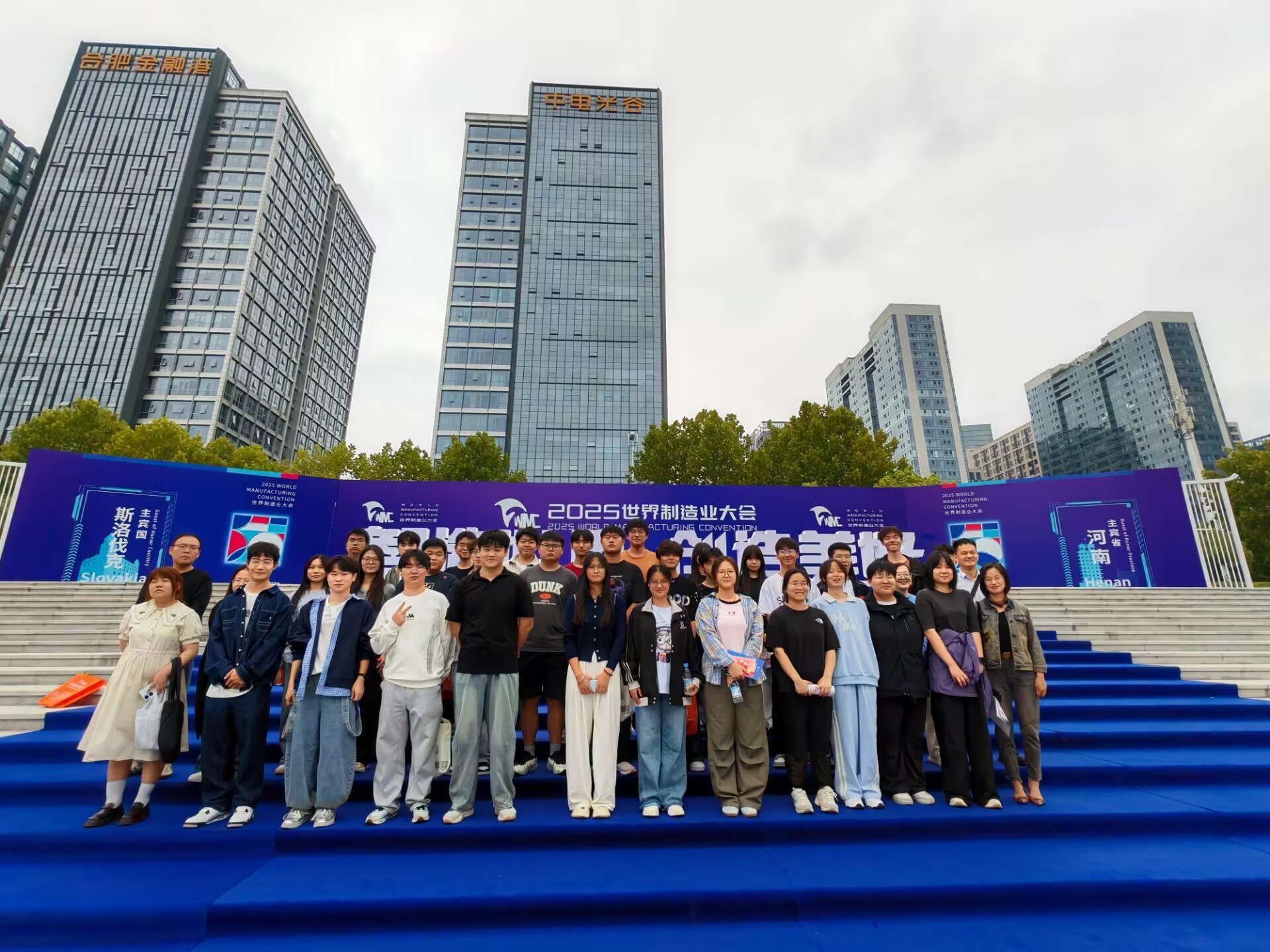 軟件技術專業師生赴2025世界制造業大會探訪智能科技前沿